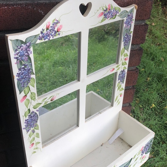 White floral wooden box decor - Picture 3 of 6